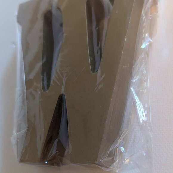 NWT Gold Letter 'W' Wood Sign Classic Typeface Alphabet Michaels Home Wall Decor - Picture 3 of 5